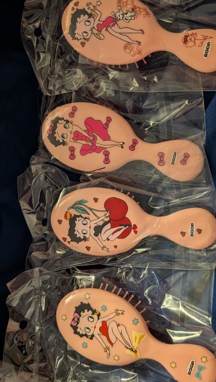 🦋 Pick 1 Betty Pink Detangling Hair Brush - Design